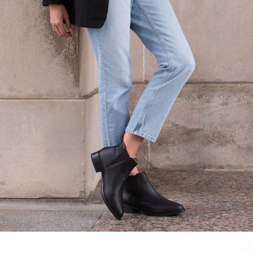 Nisolo Black Chelsea Boots Size 8.5